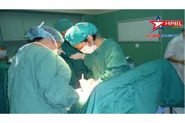 Delivery Room मैं चल रहा था ऑपरेशन, अचानक हुआ कुछ ऐसा के रूम बाहर भागे डॉक्टर,मामला देख लोग हो गए हैरान ..