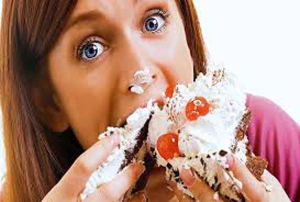 Health Tips: जरूरत से ज्यादा मीठा खाना पड़ सकता है भारी, गिरफ्त में ले सकती हैं बीमारियां