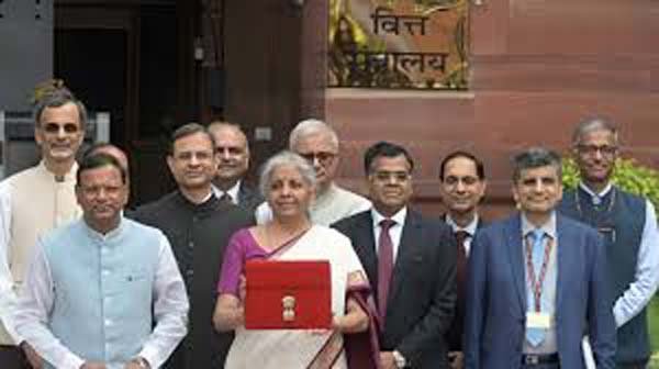 Budget 2025: ये है भारतीय बजट को आकार देने वाली वित्त मंत्री निर्मला सीतारमण की पावरफुल टीम