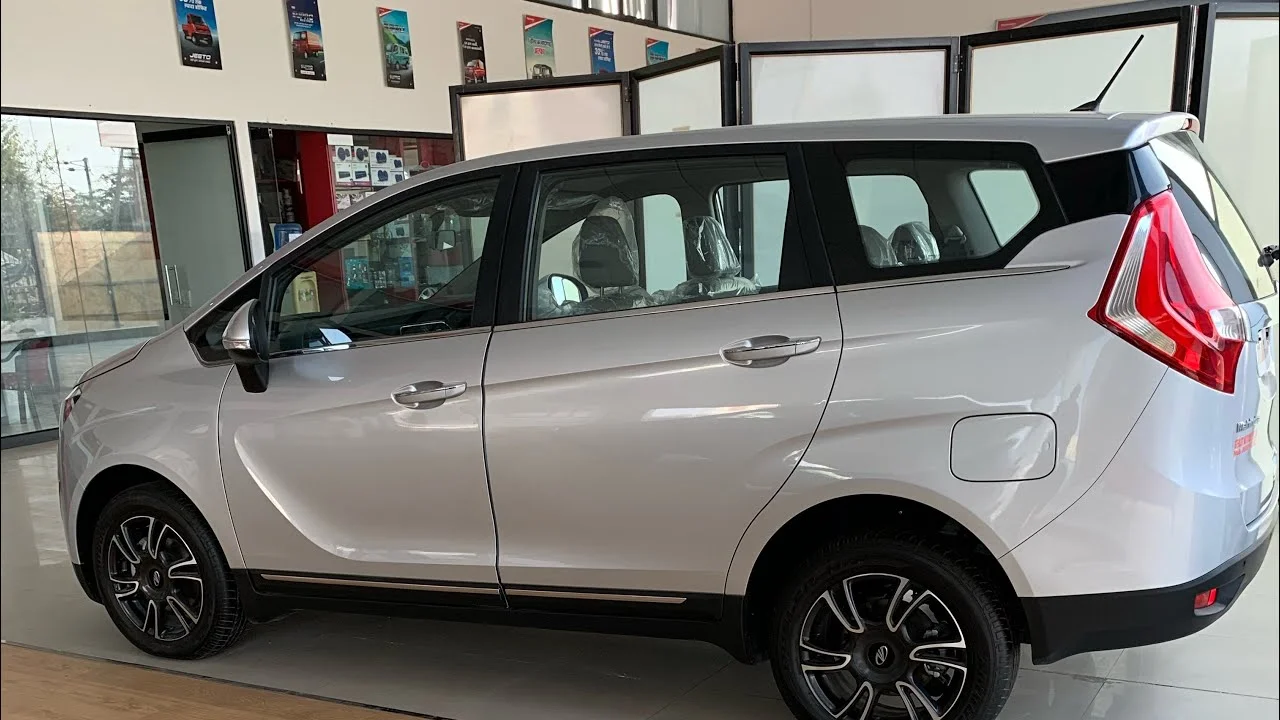 Punch की मुस्किले बढ़ाने Innova जैसे look में launch हुई Mahindra Marazzo की MUV Car