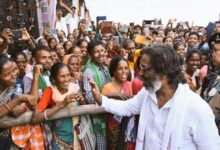 Maiya Samman Yojana 2025: झारखंड सरकार (Jharkhand Government) की मंईयां सम्मान योजना (Maiya Samman Yojana ) में नए-नए फर्जीवाड़े सामने आ रहे हैं। लोग योजना का लाभ पाने के लिए तरह-तरह के फर्जी तरीके अपना रहे हैं। हेमंत सोरेन (Hemant Government) सरकार भी मंईयां सम्मान योजना (Maiya Samman Yojana ) में हो रहे फर्जीवाड़े को लेकर सख्ती दिखा रही है। इसी कड़ी में पलामू डीसी ने आदेश दिया है कि, 'मंईयां सम्मान योजना' के लाभुकों की जांच की जाए। वहीं जांच में सिर्फ चार प्रखंडों में 584 अयोग्य लाभुक पाये गये हैं। जिसके बाद जिला प्रशासन ने सभी प्रखंडों के बीडीओ (BDO) को निर्देश दिया है कि, मंईयां सम्मान योजना (Maiya Samman Yojana ) में जो भी अयोग्य लाभुक हैं उनकी जांच की जाए और उनपर तत्काल कार्रवाई की जाए। इसके साथ ही निर्देश यह भी है कि, फर्जी तरीके से मंईयां सम्मान योजना का लाभ लेनेवालों से सूद के साथ राशि की वसूली की जाये। मंईयां सम्मान योजना का फर्जी तरीके से लाभ उठा रहे लोग जानकारी के मुताबिक, जब मंईयां सम्मान योजना (Maiya Samman Yojana ) के लाभुकों की जांच की गई तो जांच में सामने आया कि, परिवार के सदस्य सरकारी नौकरी कर रहे हैं लेकिन उन्ही के परिवार के लोग इस योजना का लाभ उठा रहे हैं। वहीं एक सदस्य पारा टीचर होने के बाद भी उनके घर के ही लोग योजना का लाभ उठा रहे हैं। वहीं जांच में यह भी सामने आया कि, स्वास्थ्य सहिया भी मंईयां सम्मान योजना (Maiya Samman Yojana ) का लाभ लेने से पीछे नहीं है। बता दें कि, पलामू (Palamu) जिले में दिसंबर में तीन लाख 72 हजार 937 लाभुकों के खाते में राशि (Installment of maiya samman yojana) भेजी गयी है। मुर्दे भी उठा रहे योजना का लाभ यहां चौकाने वाली बात यह है कि, मंईयां सम्मान योजना का लाभ मुर्दें भी ले रहे हैं। दरअसल, नावाडीह पंचायत के पंचायत सेवक मनीष कुमार सिंह ने बताया कि उर्मिला देवी की मौत तीन महीने पहले हुई है। उन्होंने कहा कि एक और अन्य महिला की भी मौत हुई है। इसकी जांच की जा रही है कि मृत होने के बाद उसके खाते में कितनी राशि गयी है या नहीं। इस संबंध में जांच कर रामगढ़ के बीडीओ को सूचना दे दी गयी है। पहले भी सामने आया मंईयां सम्मान योजना में फर्जीवाड़े का मामला यह पहली बार नहीं है कि मईया सम्मान योजना (Maiya Samman Yojana ) का लाभ लेने के लिए लोग इस तरह का फर्जीवाड़ा कर रहे हैं। इससे पहले भी बंगाल के ही यूसुफ का मामला सामने आया था, उसके बैंक अकाउंट से 95 आवेदन जुड़े थे। सम्मान योजना का लाभ लेने के लिए बंगाल के यूसुफ ने एक बैंक अकाउंट दर्ज कर 95 बार आवेदन किया। इसमें चास प्रखंड के चास नगर निगम क्षेत्र से 67 बार और गोमिया प्रखंड से 28 बार आवेदन किया गया। वहीं मामला सामने आने के बाद कानूनी कार्रवाई के आदेश दिए गए। सामाजिक सुरक्षा विभाग की ओर से झारखंड मुख्यमंत्री मंईयां सम्मान योजना के लाभुकों के भौतिक सत्यापन के दौरान इसका खुलासा हुआ है। इस खुलासे से अधिकारी भी हैरान दंग रह गए। मंईयां सम्मान योजना की छठी किस्त का इतंजार कर रहे लाभुक बता दें कि, मुख्यमंत्री मईयां सम्मान योजना की छठी किस्त (6th installment of maiya samman yojana) आने का लाभुक इंतजार कर रहे हैं। किस्त नहीं जाने के पीछे की वजह लाभूक का सत्यापन नहीं होना है। सभी की जांच की जा रही है जिस वजह से लाभुक को किस्त मिलने में देरी आ रही है। सभी चीजें सामान्य होगी और पैसा लाभुक के खाते में पहुंच जाएगा। वहीं अब बड़े स्तर पर कैम्प लगाकर सभी का सत्यापन और राशन कार्ड का ई-केवाइसी किया जा रहा है। लाभुकों को उम्मीद है कि जल्द ही उनके खाते में योजना की राशि आ जाएगी। मंईयां सम्मान योजना को लेकर अधिकारियों को खास निर्देश जारी बता दें कि, मंईयां सम्मान योजना (Maiya Samman Yojana) को लेकर खाद्य आपूर्ति विभाग ने निर्देश जारी किया कि, सभी जिलों के आपूर्ति पदाधिकारी राशन कार्डधारियों का 25 फरवरी तक ई-केवाईसी अनिवार्य रूप से करा लें। वहीं विभाग की तरफ से ये स्पष्ट किया गया कि, मंईयां सम्मान योजना का लाभ देने में आ रही अड़चनों को दूर कर लिया गया है। विभाग की ओर से बताया गया है कि,'योजना में गड़बड़ी सामने आने के बाद सरकार ने सभी लाभार्थियों के पुनः सत्यापन का आदेश दिया। पिछले एक महीने से यह सत्यापन प्रक्रिया चल रही है और अब यह अपने अंतिम चरण में पहुंच चुकी है। सत्यापन पूरा होते ही छठी किस्त का भुगतान शुरू कर दिया जाएगा'।