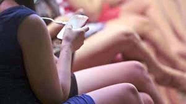 Sex Racket का बड़ा खुलासा...यहाँ होटल के कमरे से लड़कियों और लड़कों को पुलिस ने पकड़ा...