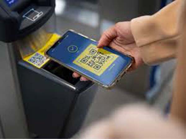 Rule Change: कल से बदल जाएगा बैंकिंग का खेल, ATM से पैसे निकालने, UPI और FD के नए नियम जान लें