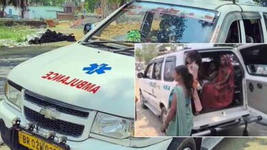 झारखंड ...जब एंबुलेंस में निकले बाराती: नीली बत्ती वाली एंबुलेंस में बाराती को देख लोग भी रह गये हैरान, जानिये क्या है पूरा मामला