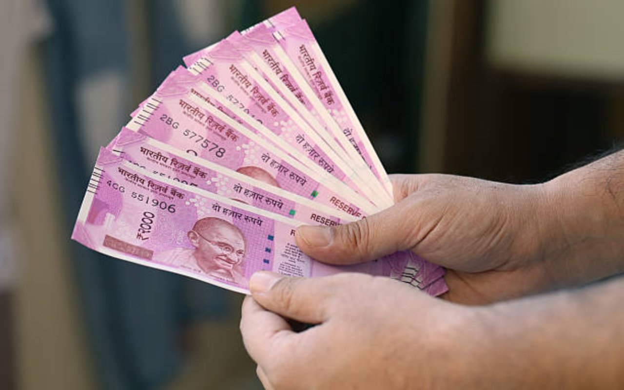 RBI का आखिरी अलर्ट: अब भी हैं आपके पास ₹2,000 के नोट? तो संभल जाइए – गिनती के ही दिन बचे हैं!