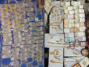 75 लाख कैश…आलीशान बंगले और लग्जरी गाड़ियां… सास के घर को बना दिया कुबेर का खजाना..रंगे हाथ फंसे बारांग तहसीलदार…