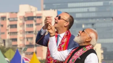 आसमान में उड़ी दोस्ती, जमीन पर सियासत की गूंज! अहमदाबाद में पीएम मोदी और जर्मन चांसलर की पतंग ने खींची दुनिया की नजरें