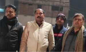 घूसखोर दारोगा गिरफ्तार: 25000 रुपये रिश्वत लेते दारोगाजी थाने के गेट पर धराये, गिरफ्तार नहीं करने के लिए मांग रहे थे घूस, मचा हड़कंप