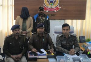 झारखंड – IAS बताकर थाना प्रभारी को दिखाने लगा टशन, 7 साल से कई लोगों को बना चुका बेवकूफ, गाड़ी पर लिखा था गर्वमेंट ऑफ इंडिया…