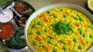 खिचड़ी ही क्यों ? मकर संक्रांति पर खिचड़ी ही क्यों बनती है, चुल्हे पर तावा क्यों नहीं चढ़ता, वजह जानकर आप भी चौक जायेंगे