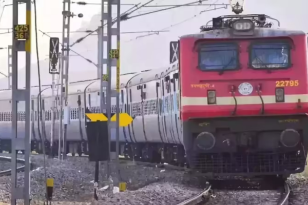 झारखंड : धनबाद-भुवनेश्वर एक्सप्रेस के यात्रियों की मौज...अब इस नए स्टेशन तक जाएगी ट्रेन...स्लीपर में भी बढ़ी सीटें