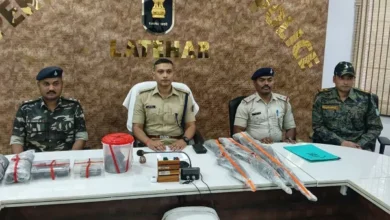 झारखंड : जमीन के नीचे छिपा था 'मौत का सामान...लातेहार में सुरक्षाबलों की सर्जिकल स्ट्राइक, भारी मात्रा में हथियार और कारतूस बरामद